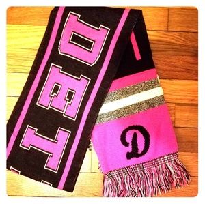 NWT Detroit Scarf